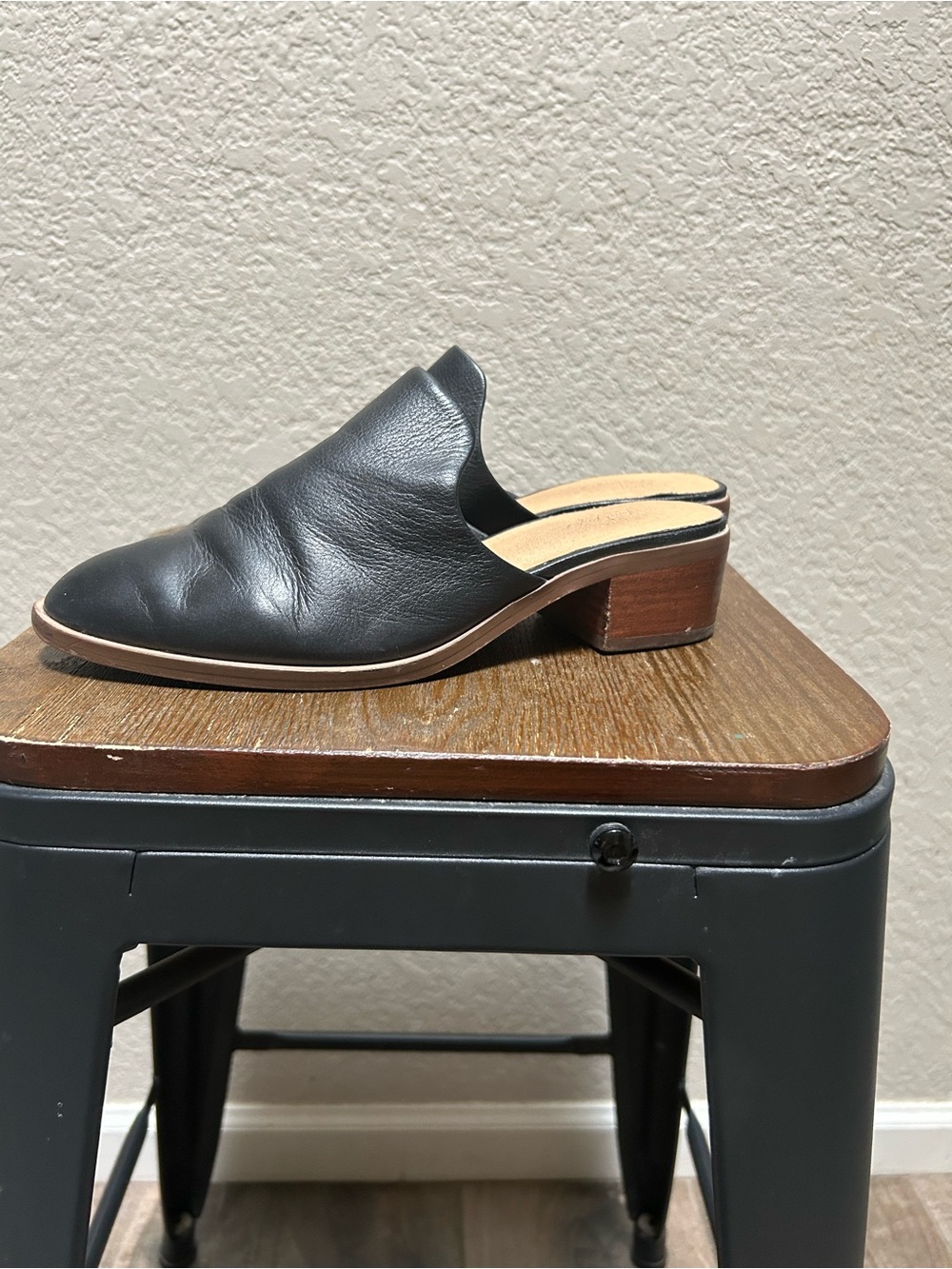 Crown Vintage Rydel Black Leather Block Heel Mules